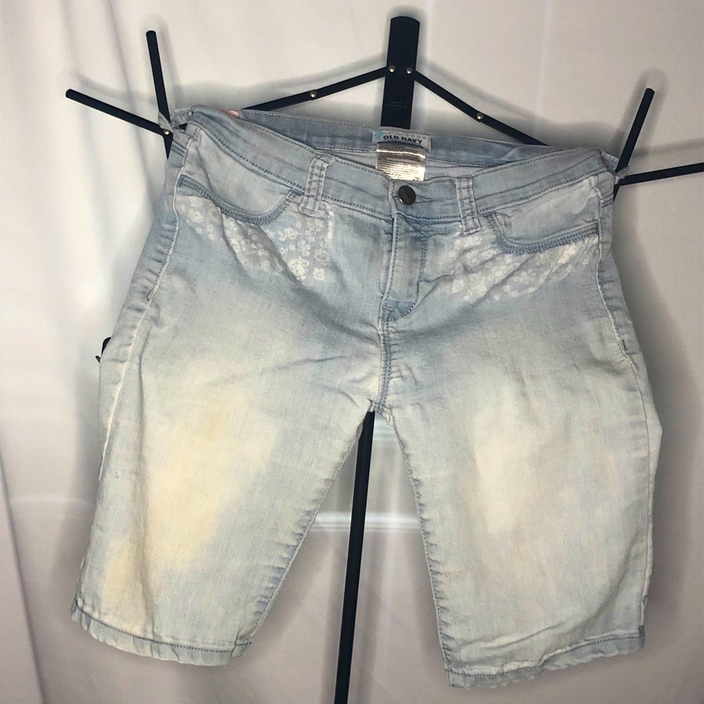 Old Navy detailed Bermuda shorts size 6